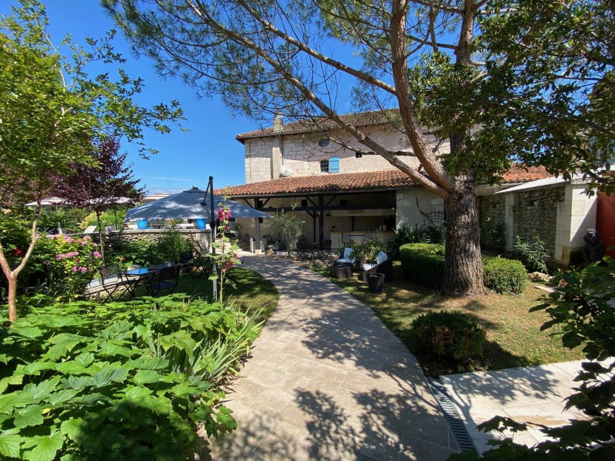 Hostellerie Les Griffons Bourdeilles Bagian luar foto
