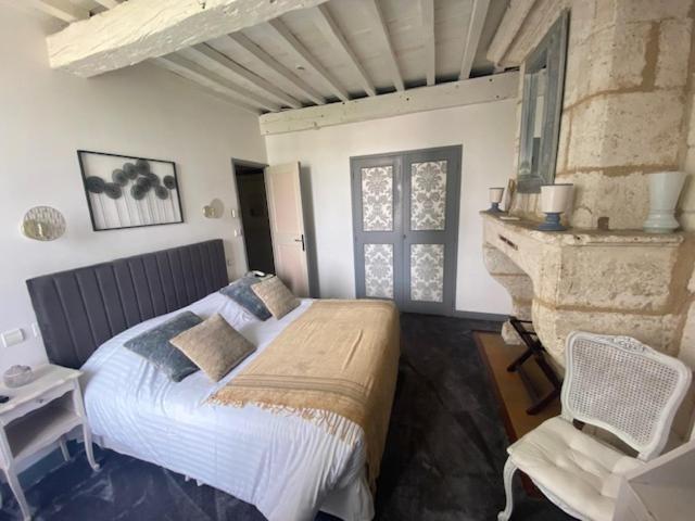 Hostellerie Les Griffons Bourdeilles Bagian luar foto