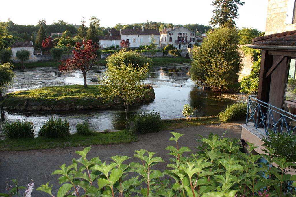 Hostellerie Les Griffons Bourdeilles Bagian luar foto