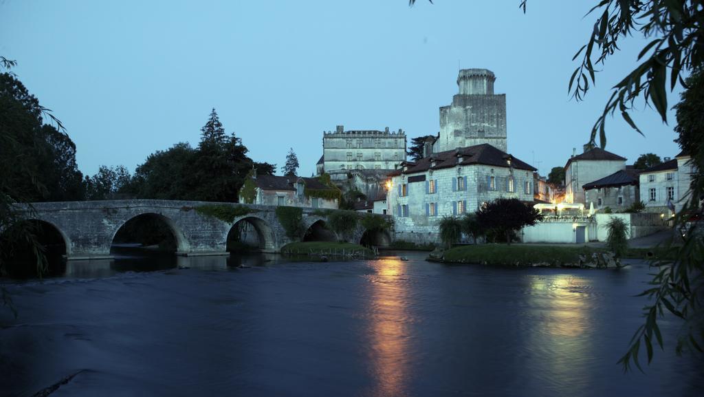 Hostellerie Les Griffons Bourdeilles Bagian luar foto