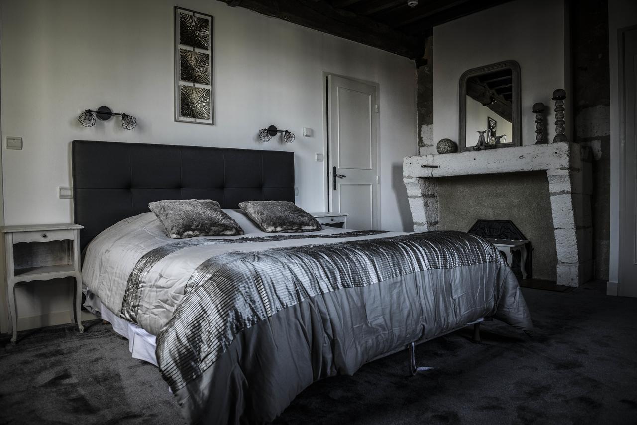 Hostellerie Les Griffons Bourdeilles Bagian luar foto