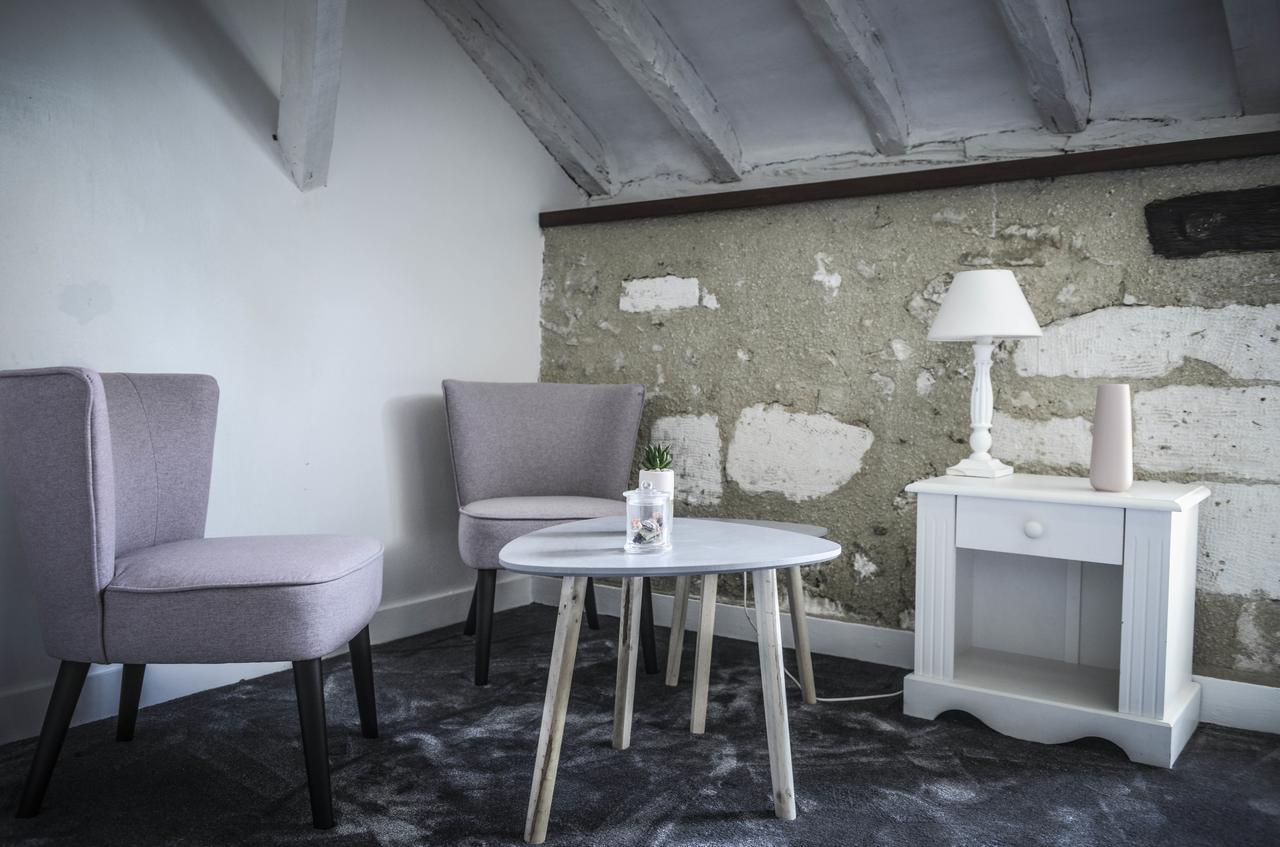Hostellerie Les Griffons Bourdeilles Bagian luar foto