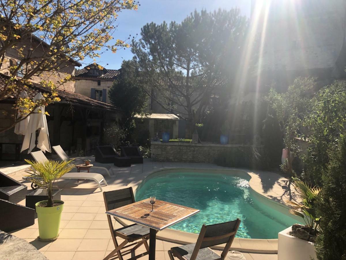 Hostellerie Les Griffons Bourdeilles Bagian luar foto