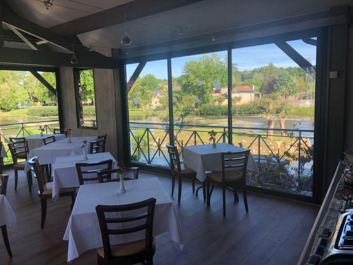 Hostellerie Les Griffons Bourdeilles Bagian luar foto