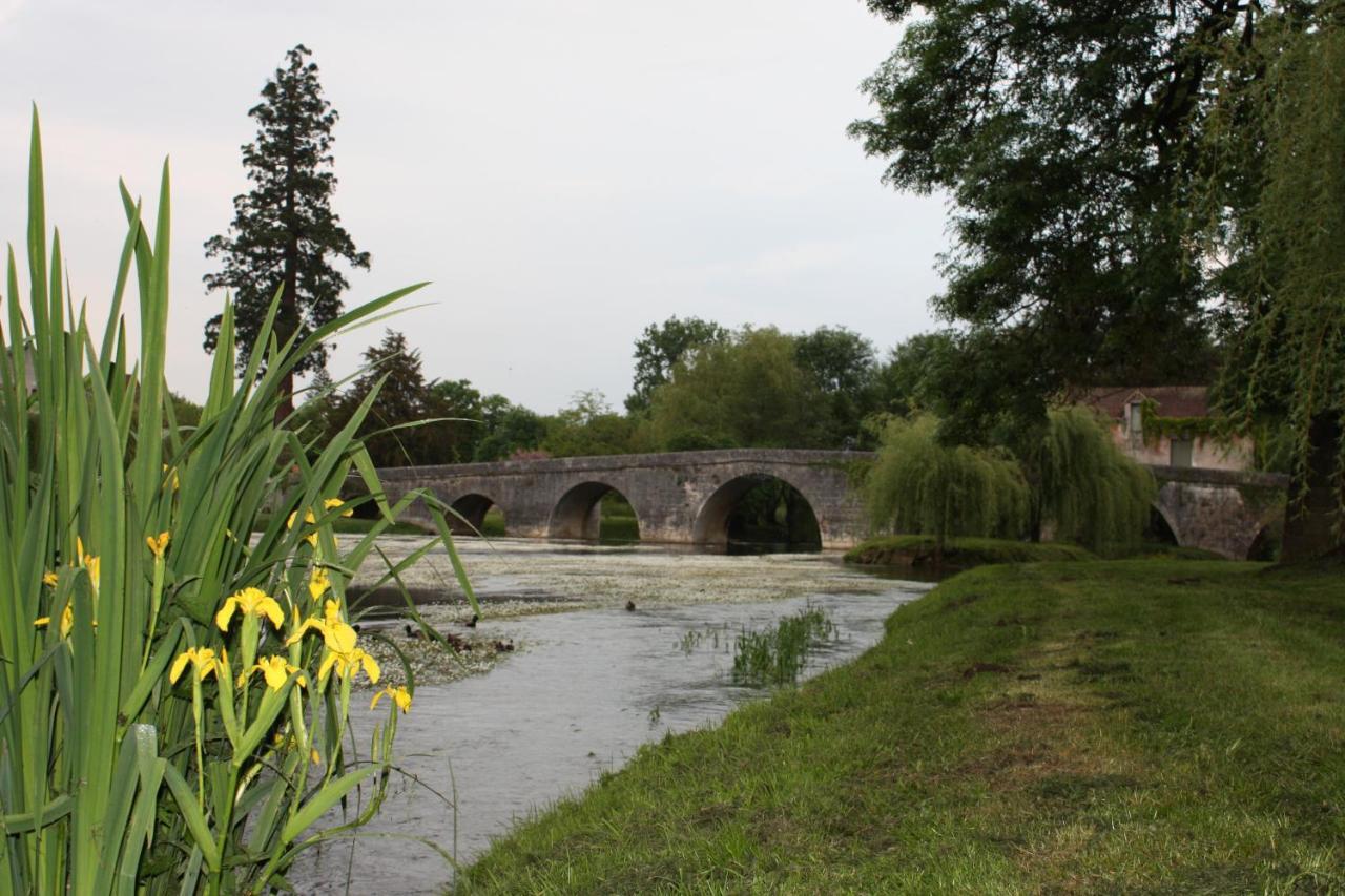 Hostellerie Les Griffons Bourdeilles Bagian luar foto