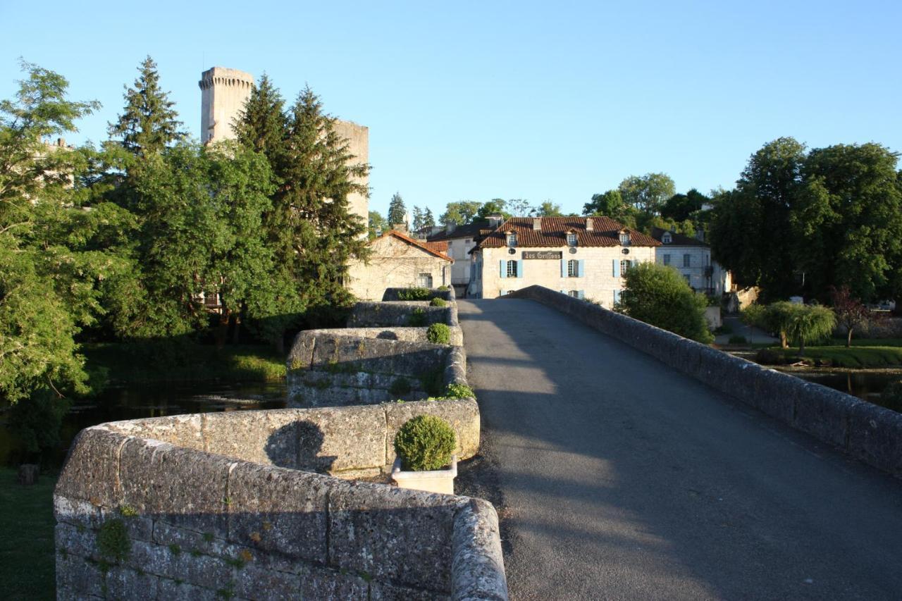 Hostellerie Les Griffons Bourdeilles Bagian luar foto